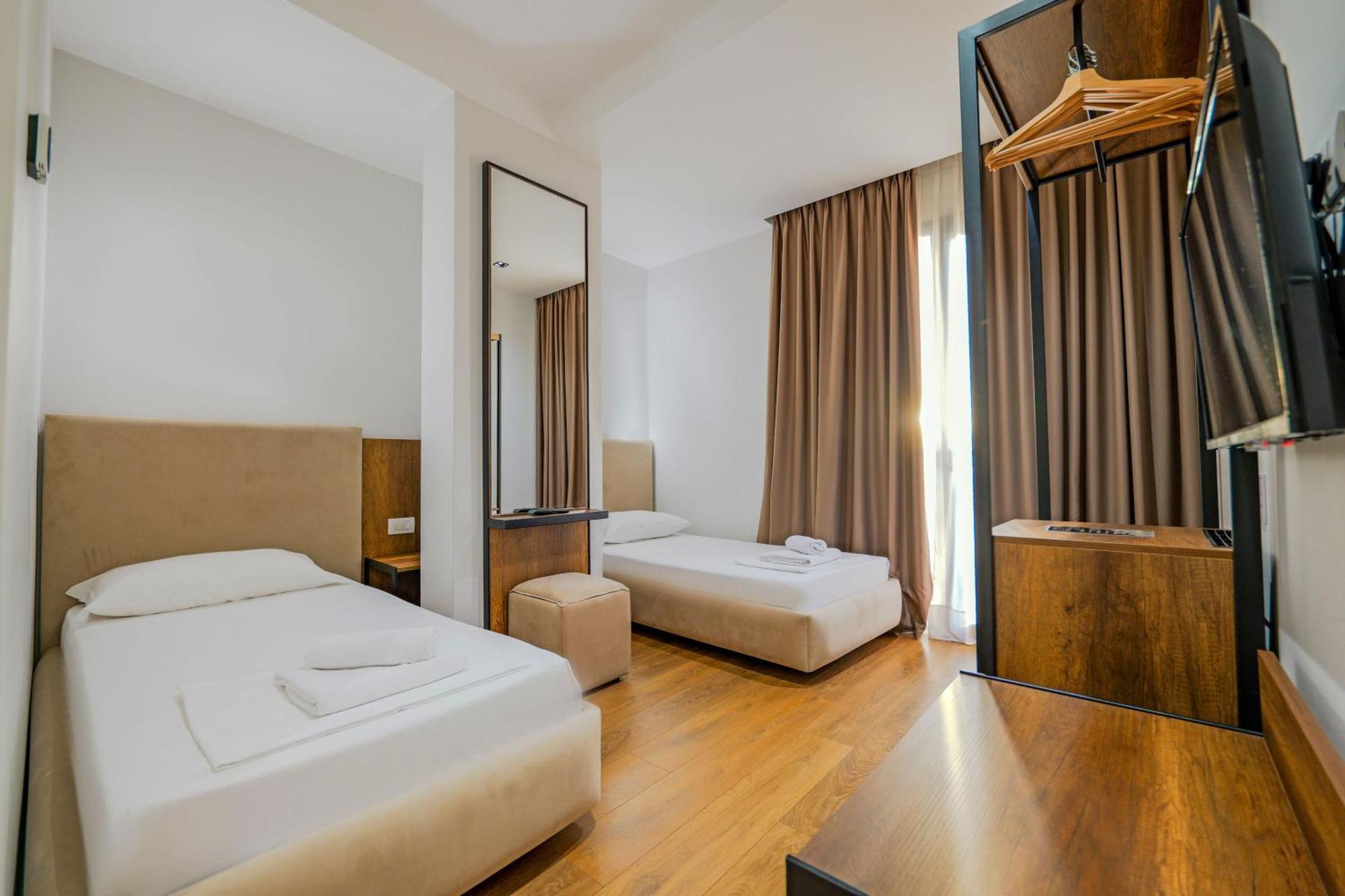 Hotel Central Vlore Bagian luar foto