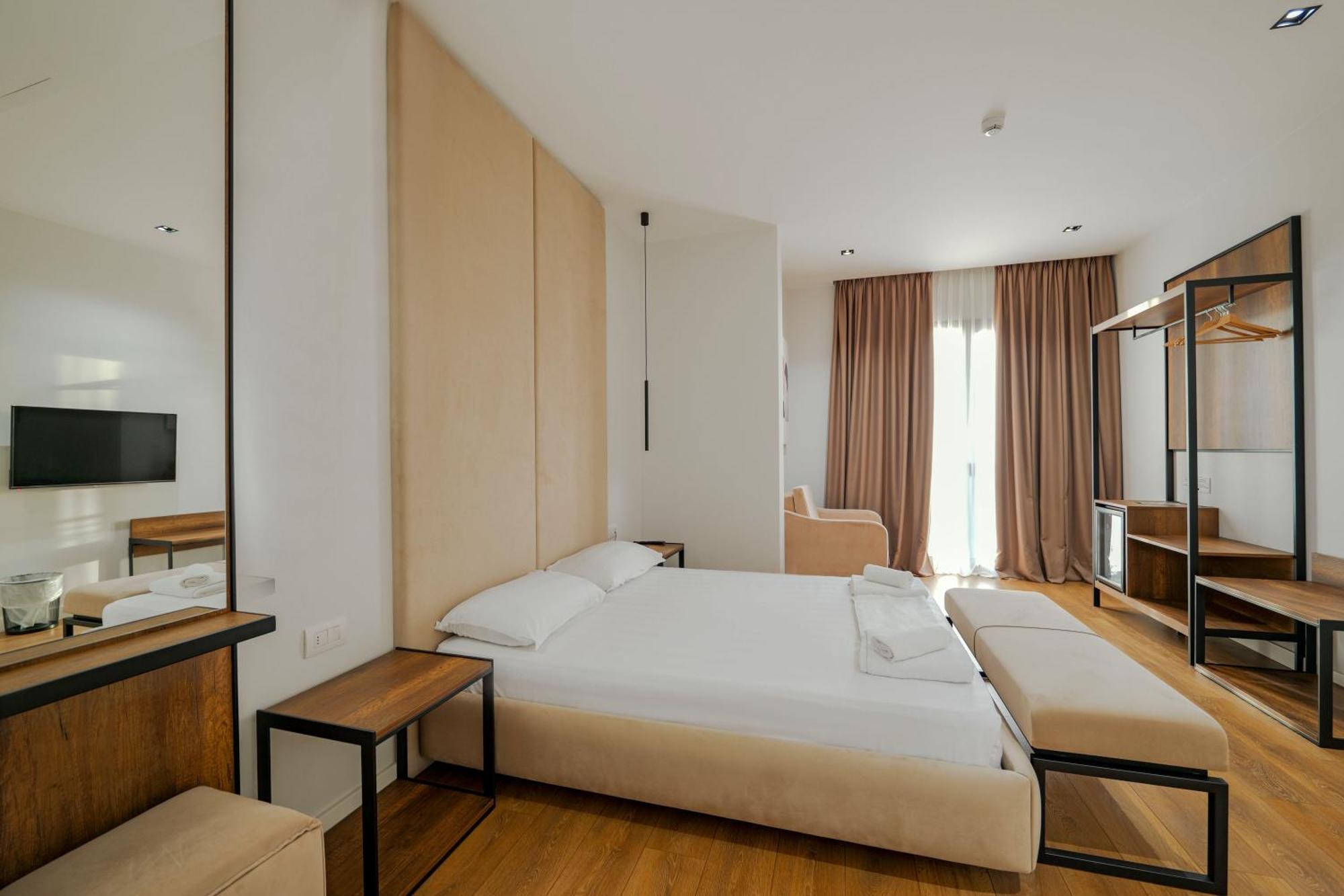 Hotel Central Vlore Bagian luar foto