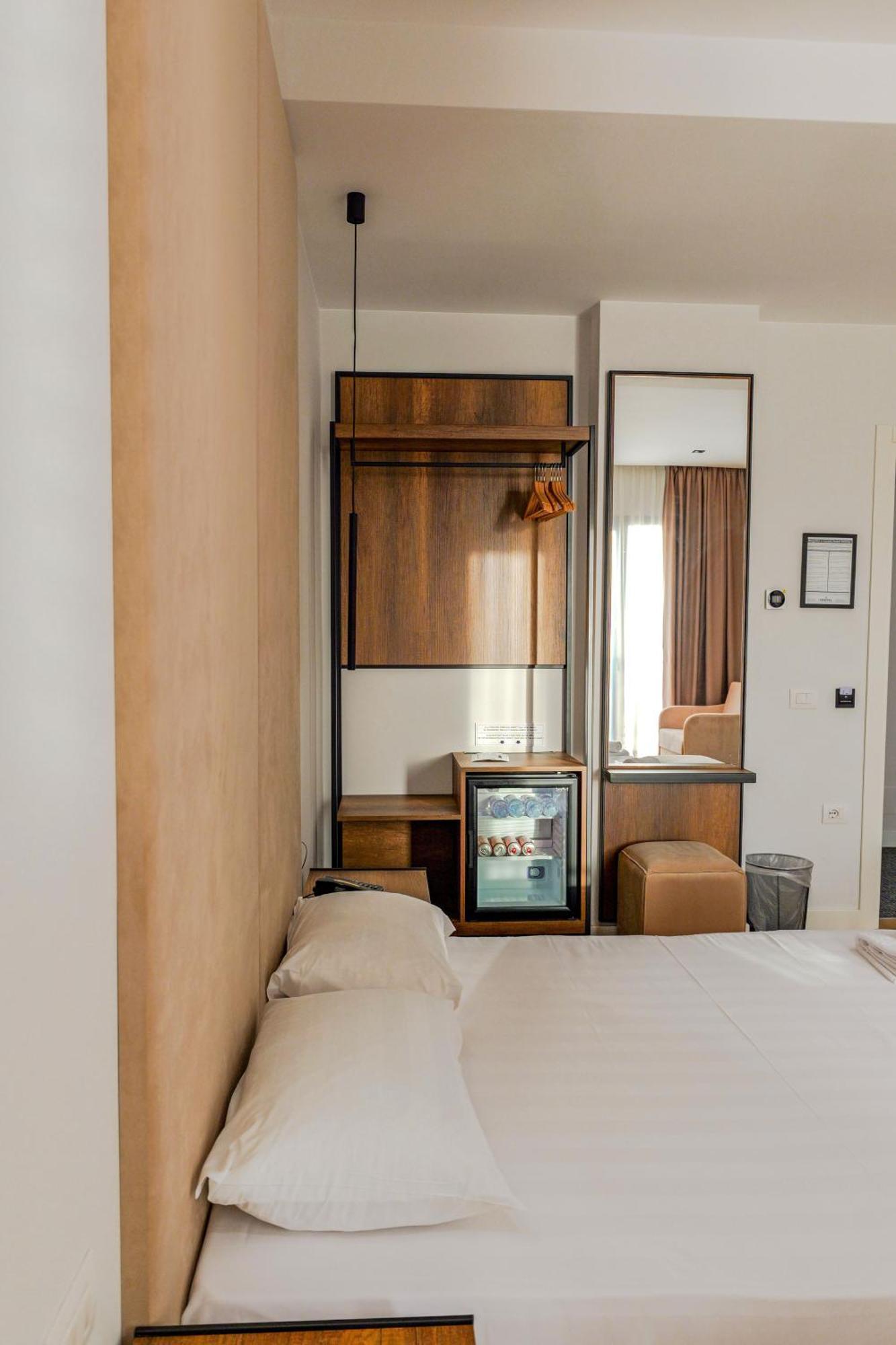 Hotel Central Vlore Bagian luar foto