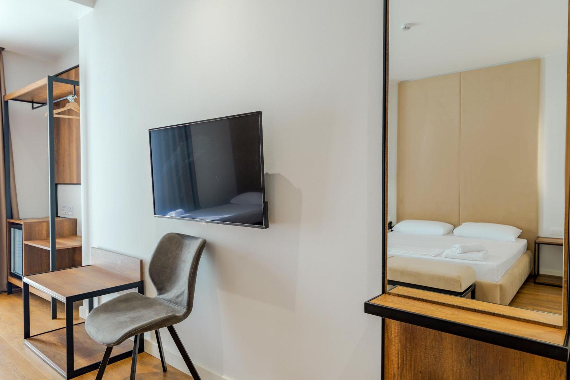 Hotel Central Vlore Bagian luar foto