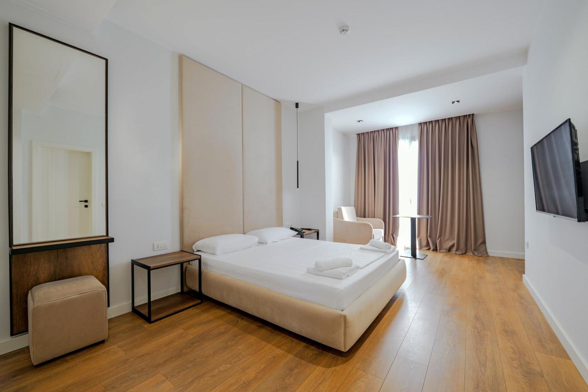 Hotel Central Vlore Bagian luar foto