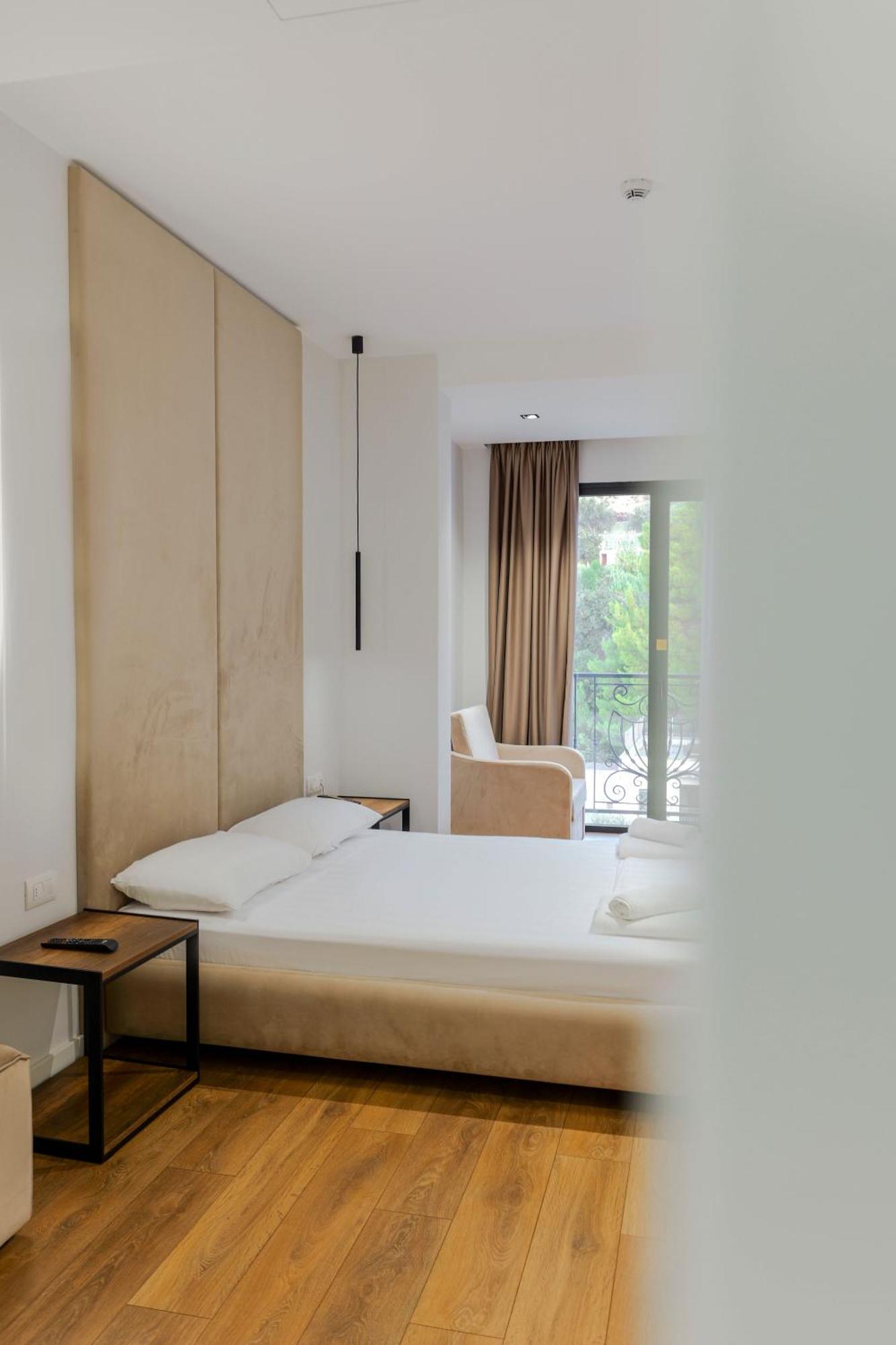 Hotel Central Vlore Bagian luar foto