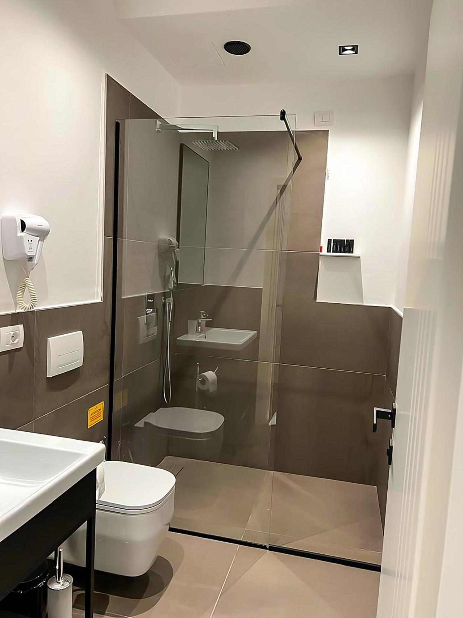 Hotel Central Vlore Bagian luar foto